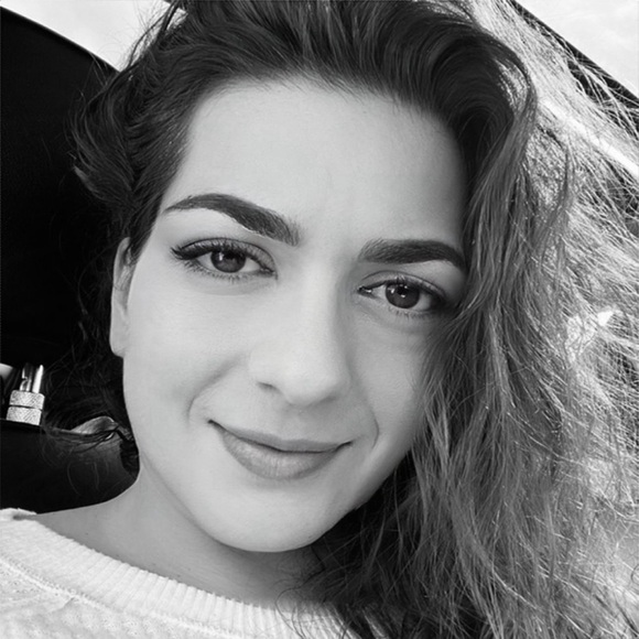 Meet your Posher, Antonia - Picture 1 of 1